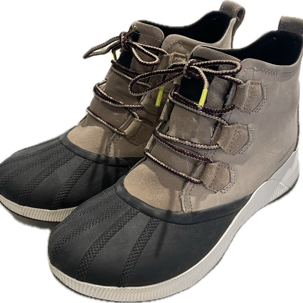 Sorel Out N About III Classic Women’s Duck Boot Size 10